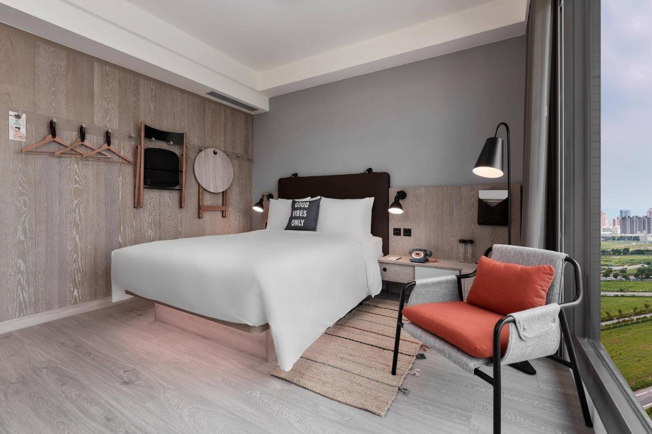 Hotel Moxy Taichung Exterior foto
